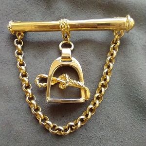Vintage EQUESTRIAN Gold Pin Brooch Chain Stirrup